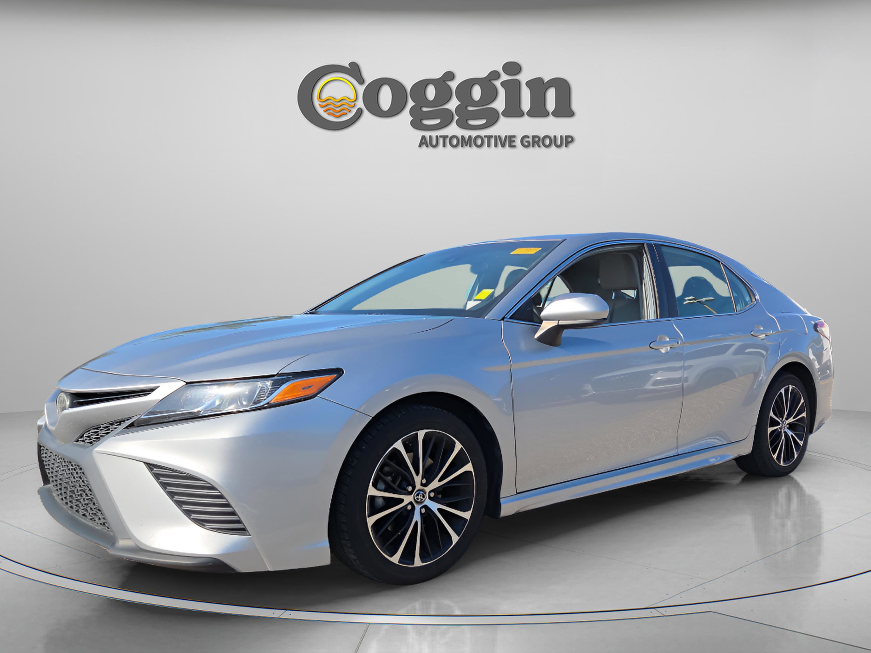 Used 2019 Toyota Camry SE FWD image 1