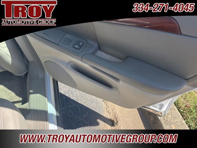Used 2004 Cadillac De Ville w/ Equipment Group FWD image 22