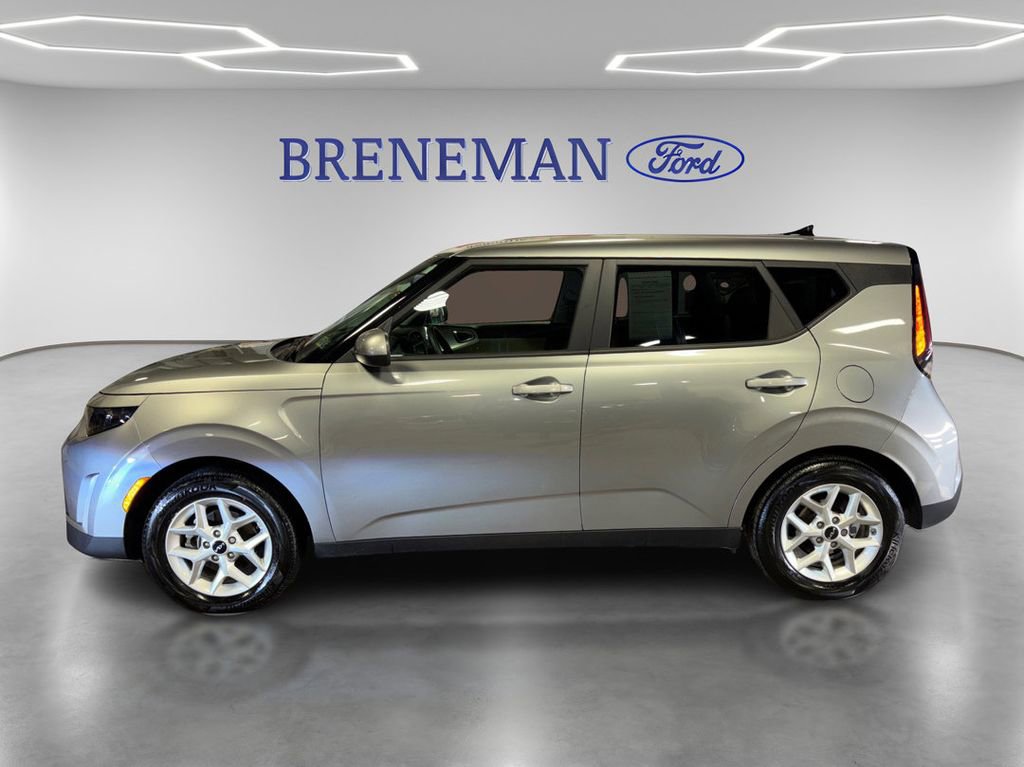 Used 2025 Kia Soul LX w/ LX Technology Package image 8