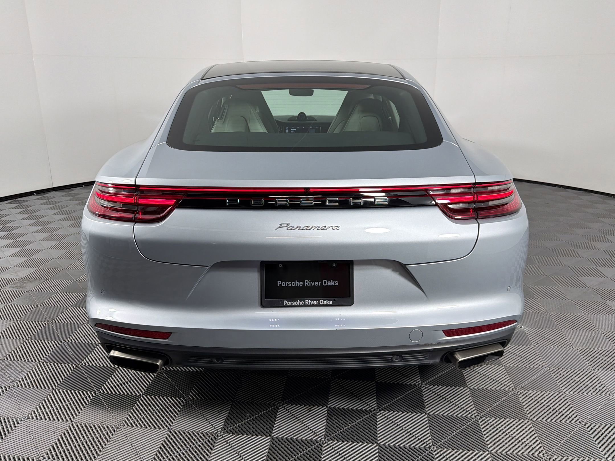 Certified 2018 Porsche Panamera image 10