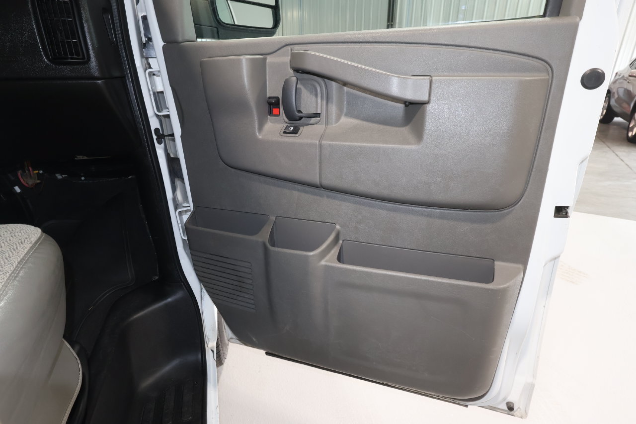 Certified 2025 GMC Savana 3500 LT w/ LT Preferred Equipment Group RWD image 13