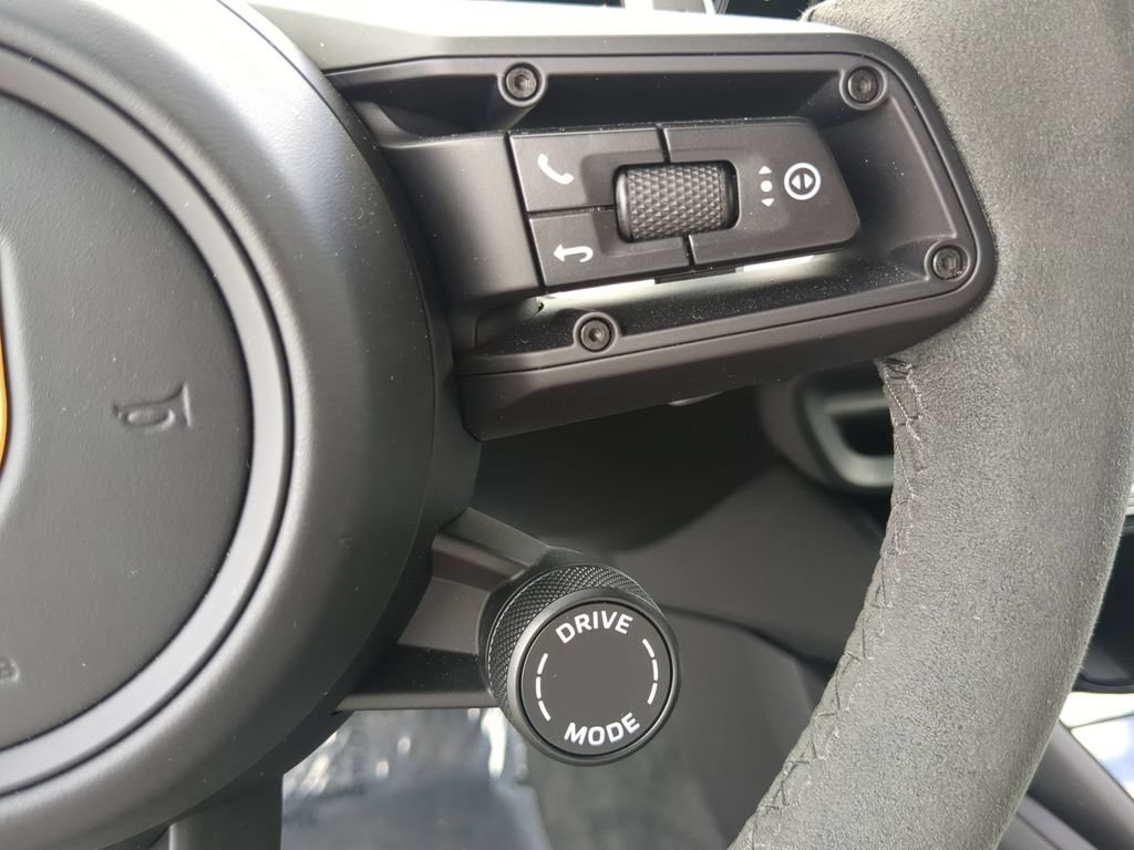 Used 2025 Porsche Cayenne GTS AWD/4WD image 28