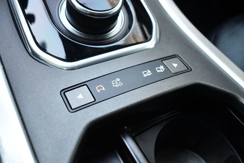 Used 2017 Land Rover Range Rover Evoque SE image 31