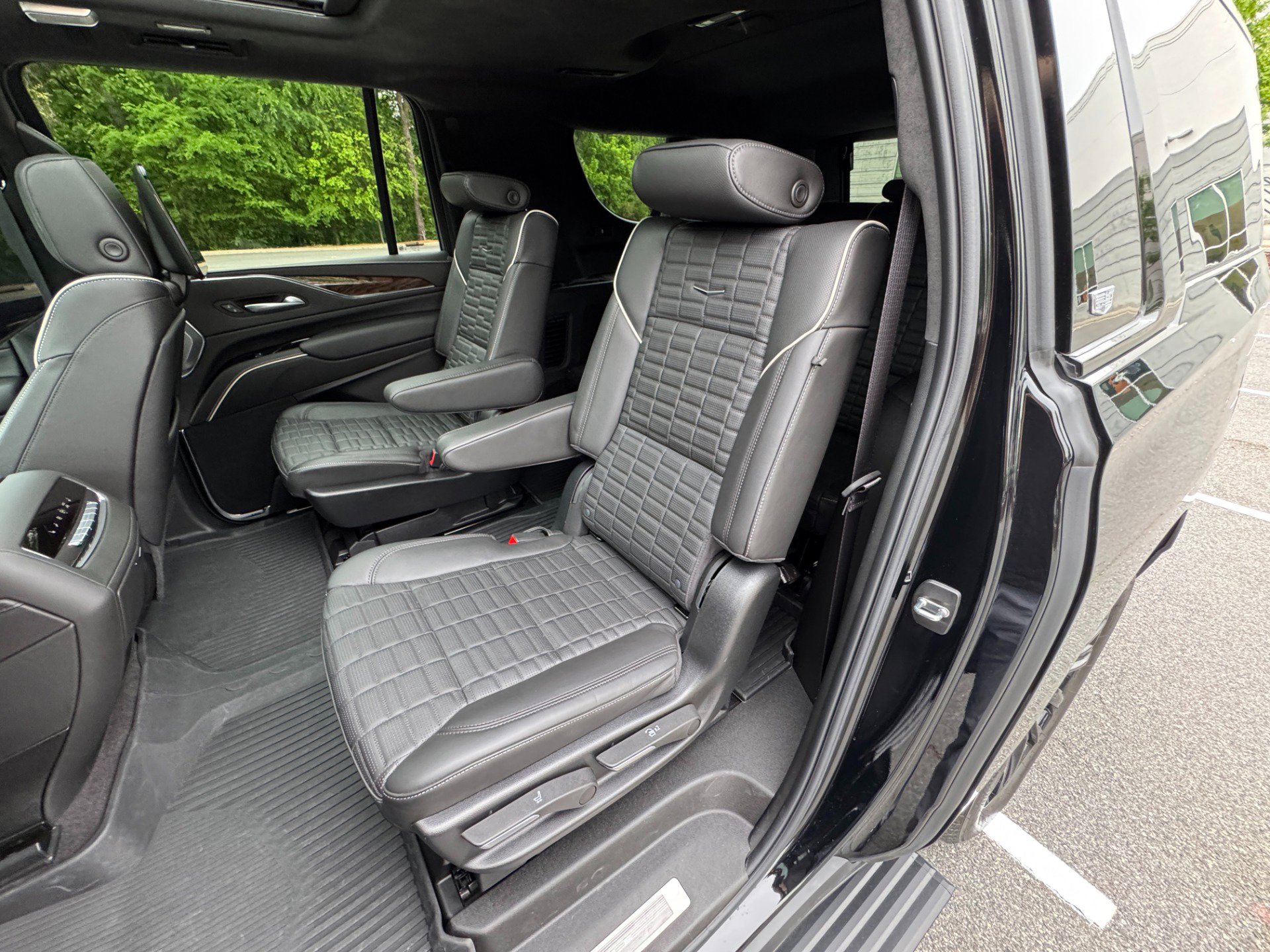 Used 2024 Cadillac Escalade ESV Sport Platinum w/ LPO, ONYX Package image 47