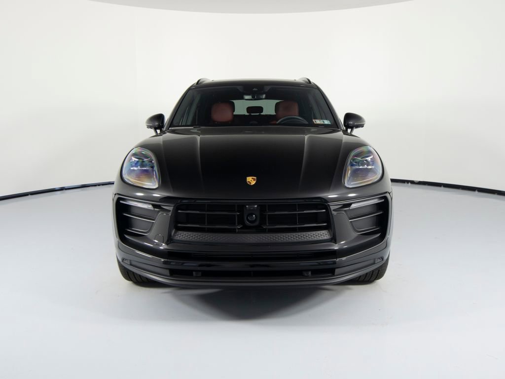 Certified 2025 Porsche Macan AWD/4WD image 13