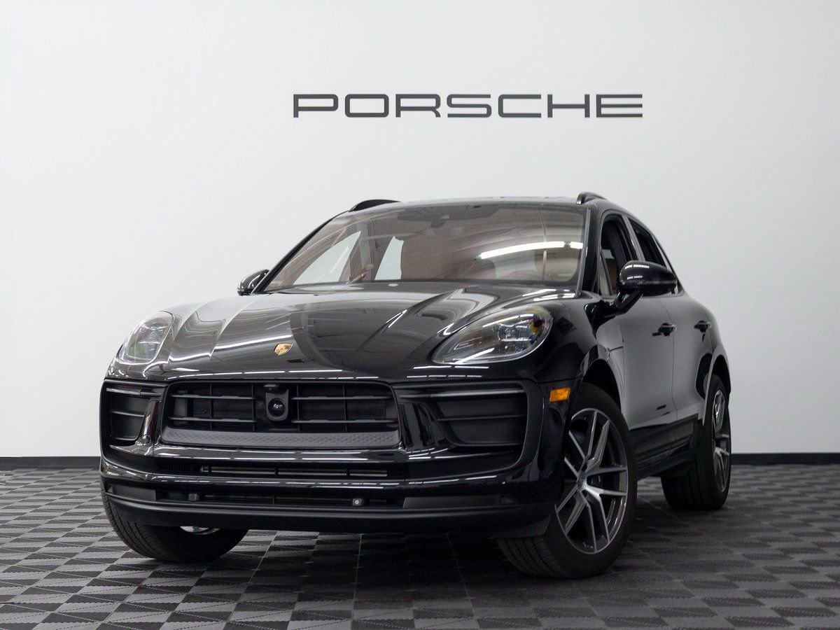 Certified 2025 Porsche Macan image 1