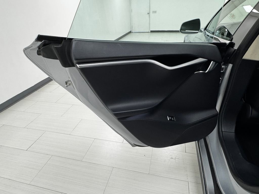 Used 2013 Tesla Model S image 11
