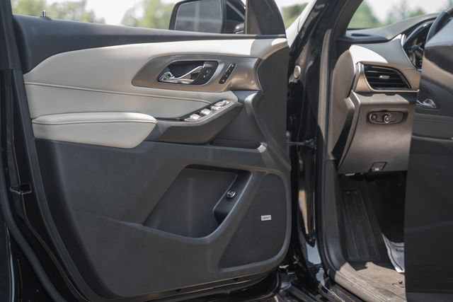 Used 2023 Chevrolet Traverse Premier AWD/4WD image 46