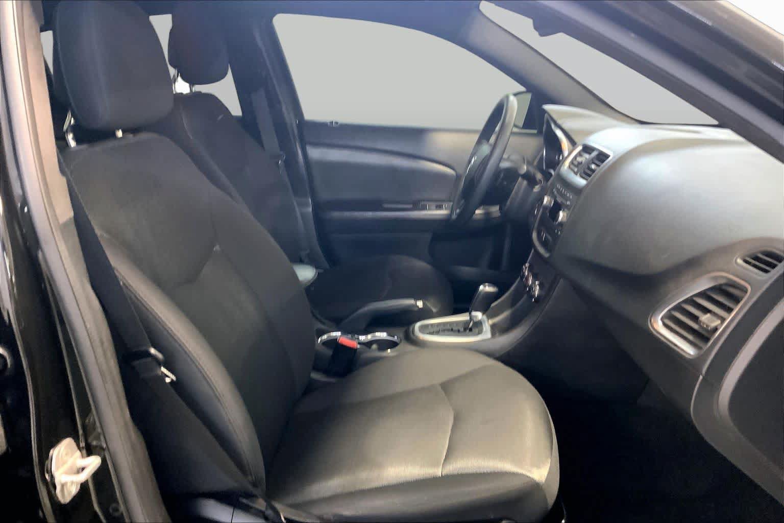 Used 2013 Dodge Avenger SE FWD image 8
