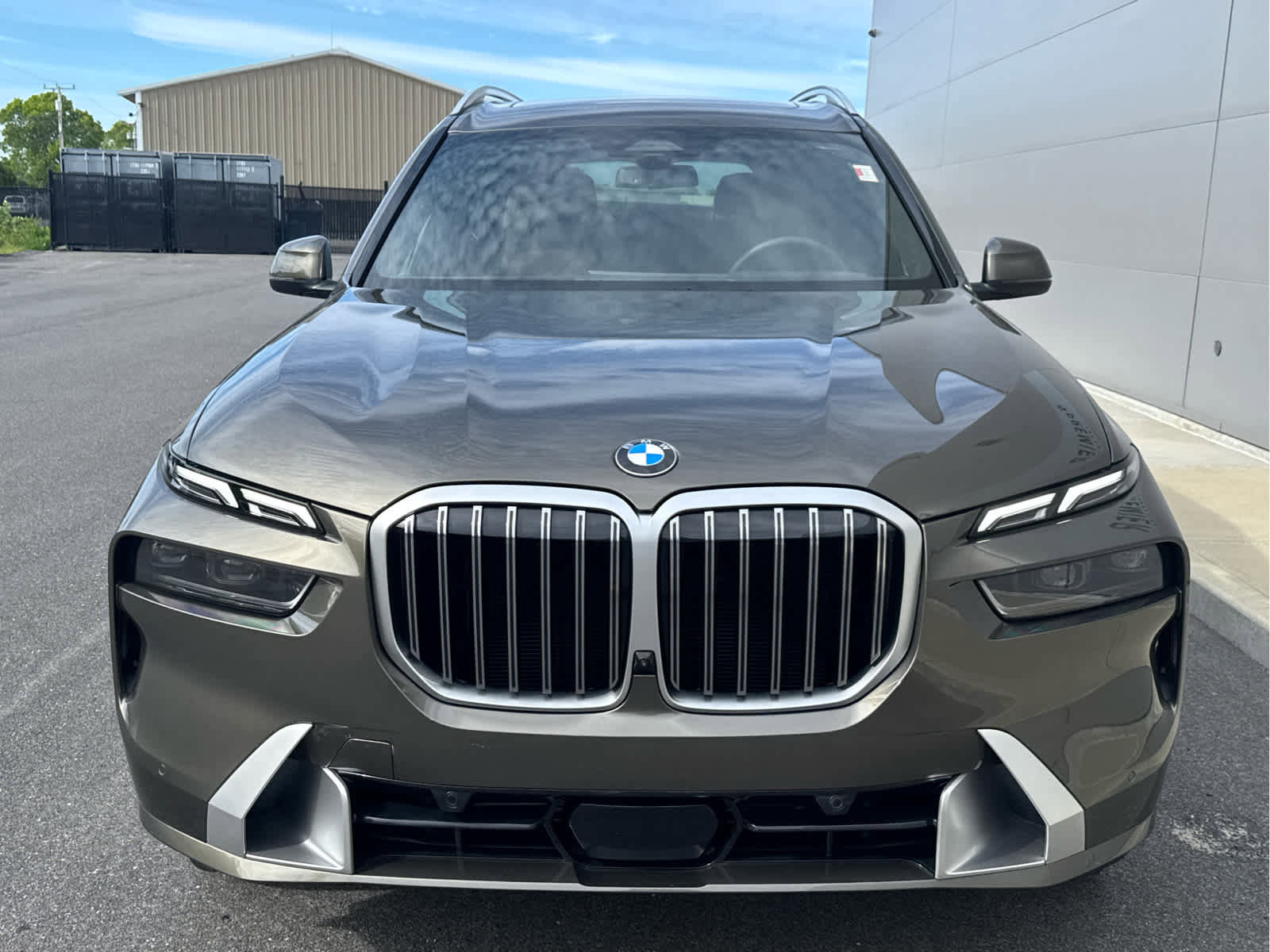 Used 2026 BMW X7 xDrive40i w/ Executive Package AWD/4WD image 3