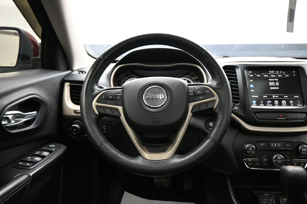 Used 2015 Jeep Cherokee Latitude w/ Comfort/Convenience Group FWD image 16