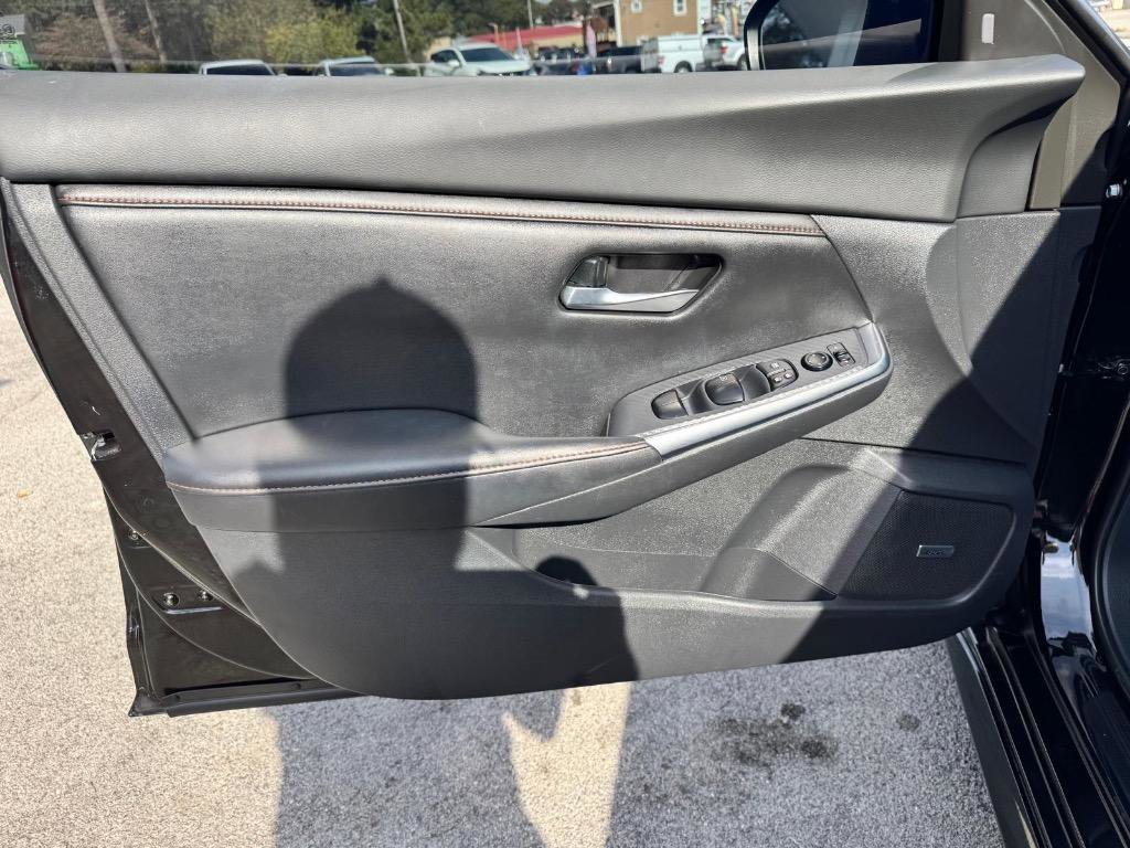 Used 2022 Nissan Sentra SR w/ SR Premium Package image 11