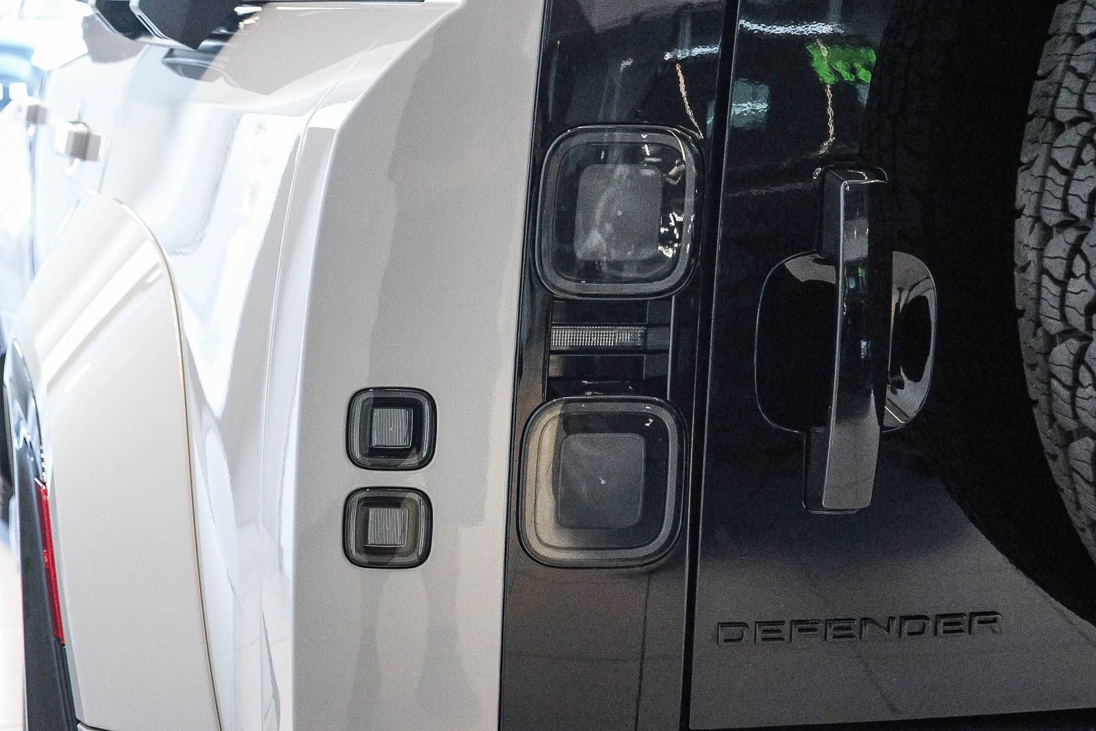 New 2026 Land Rover Defender 110 AWD/4WD image 7