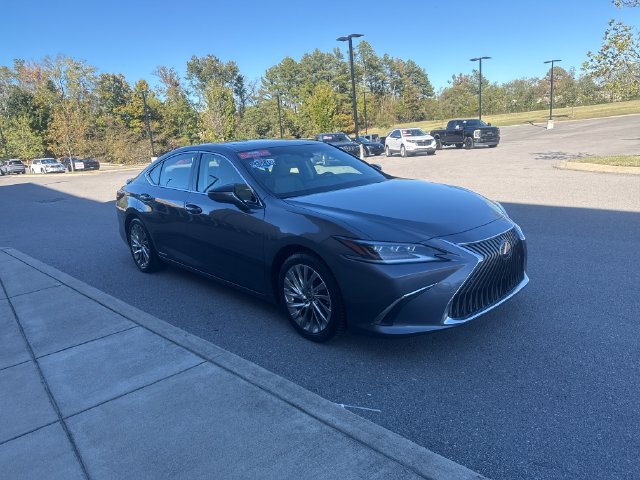 Used 2021 Lexus ES 300h Ultra Luxury w/ Accessory Package FWD image 7