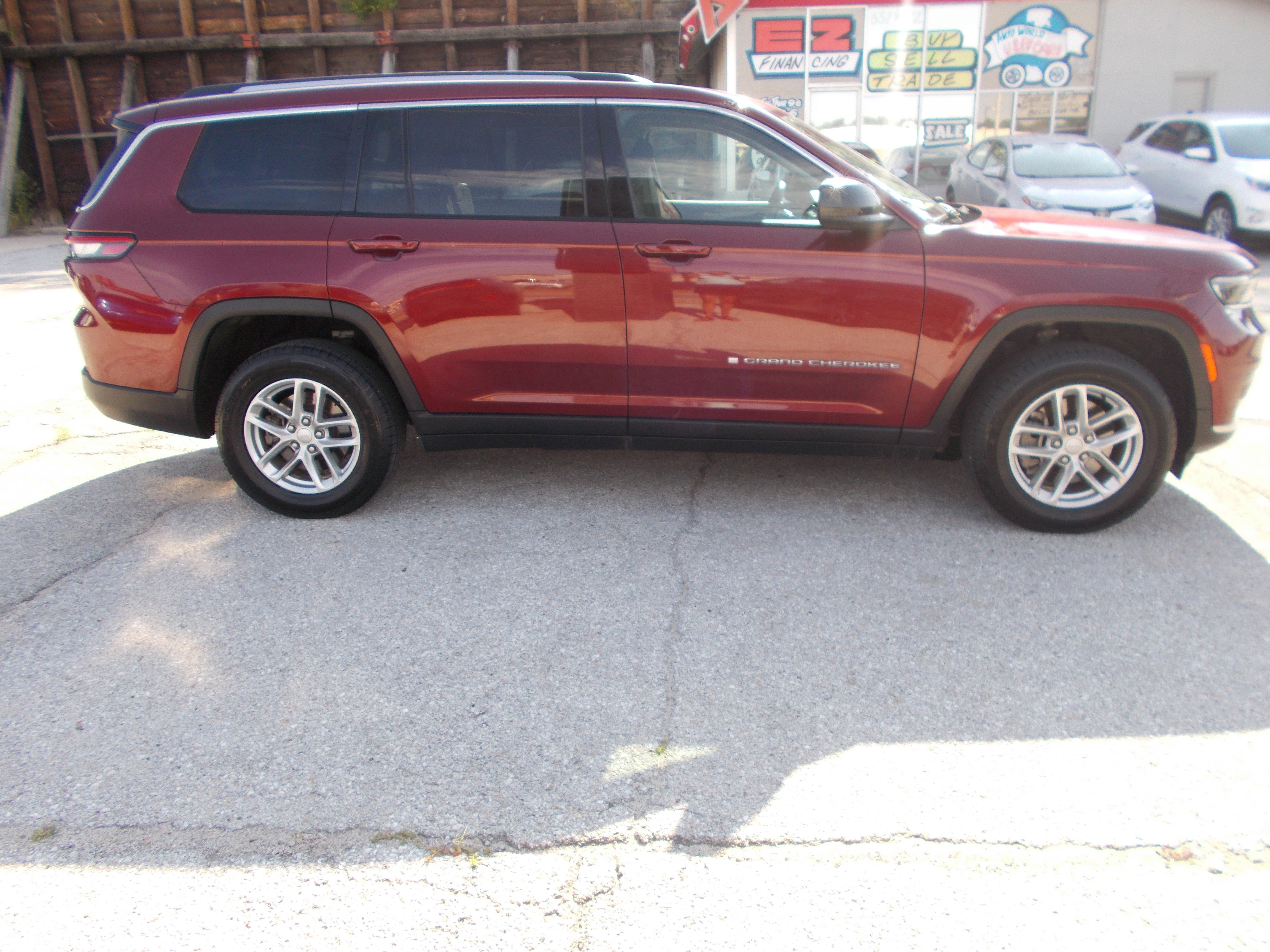 Used 2022 Jeep Grand Cherokee L Laredo w/ Luxury Tech Group I image 4