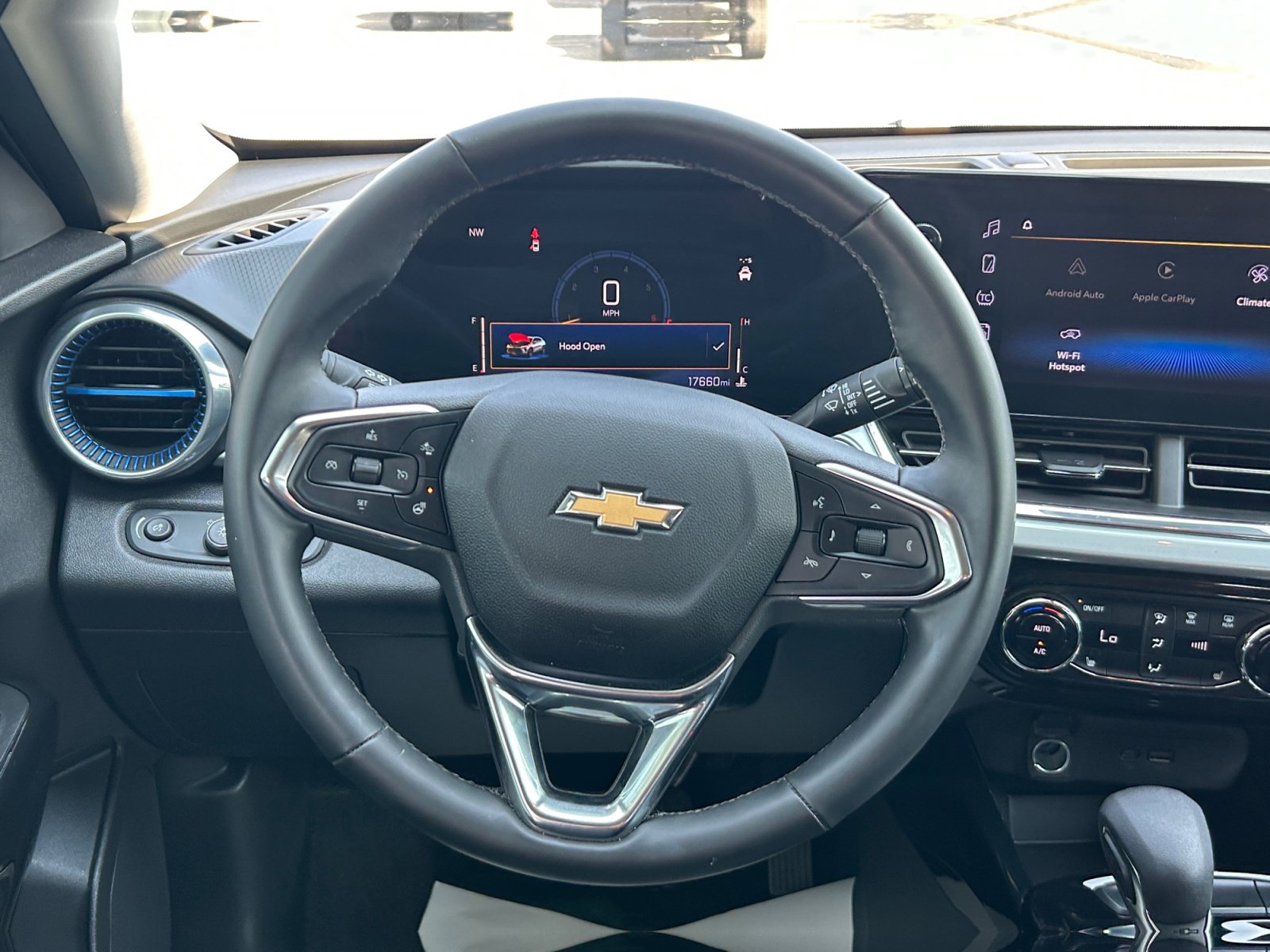 Used 2025 Chevrolet Trax LT w/ Driver Confidence Package FWD image 9