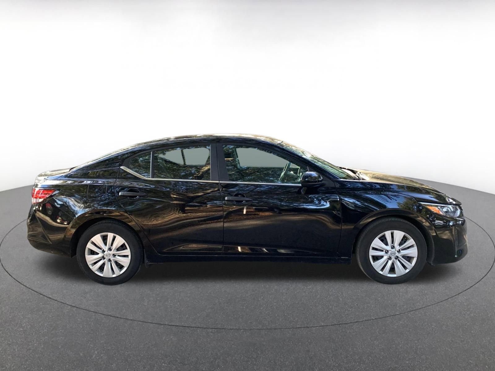Used 2025 Nissan Sentra S image 8
