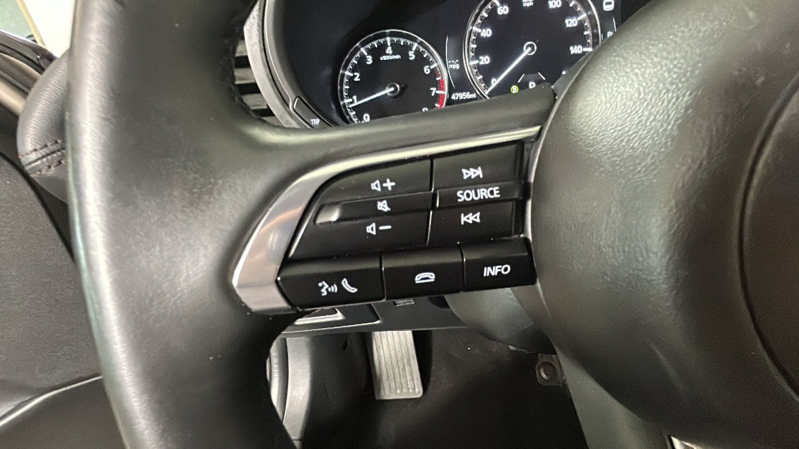 Used 2024 MAZDA MAZDA3 s FWD image 19