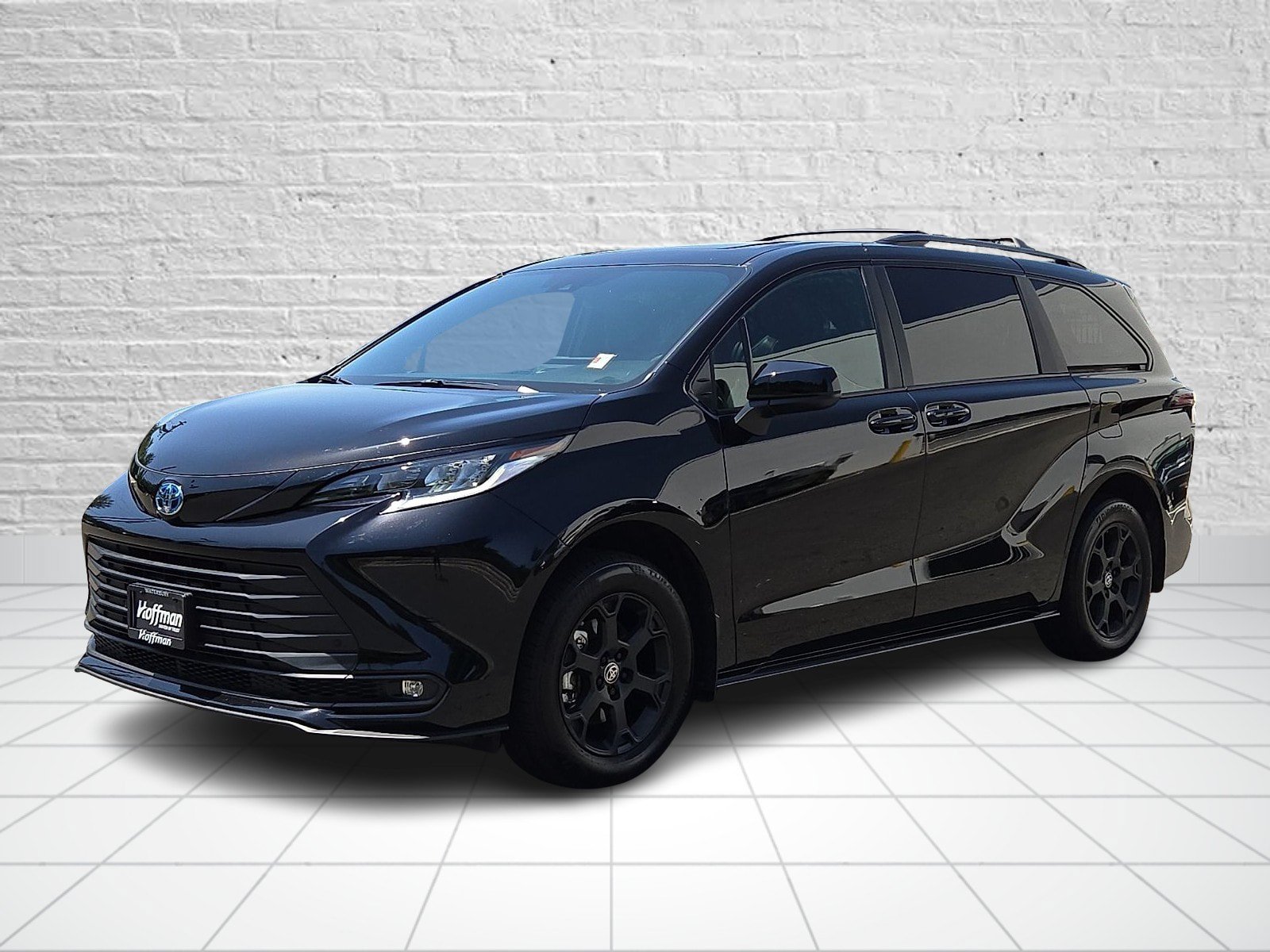 Used 2025 Toyota Sienna XLE Woodland Edition AWD/4WD image 3