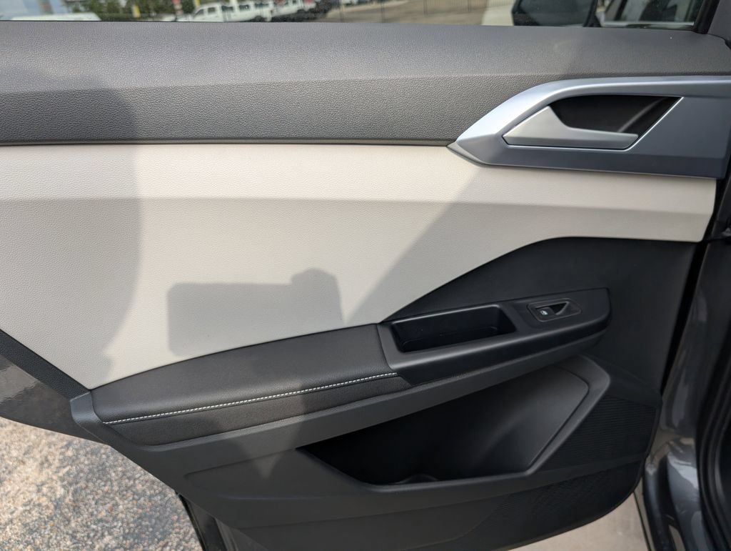New 2026 Volkswagen Taos SE FWD image 25
