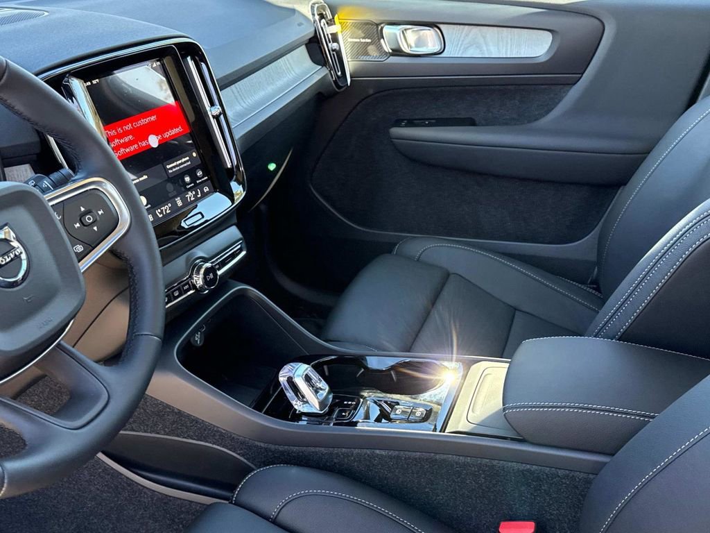 New 2026 Volvo XC40 B5 Ultra w/ Climate Package AWD/4WD image 19