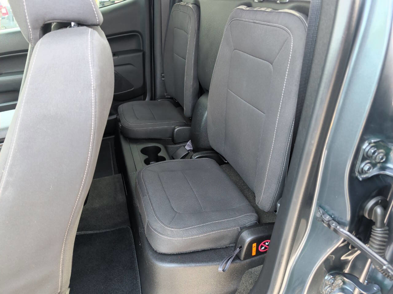 Used 2015 Chevrolet Colorado LT w/ LT Convenience Package image 11