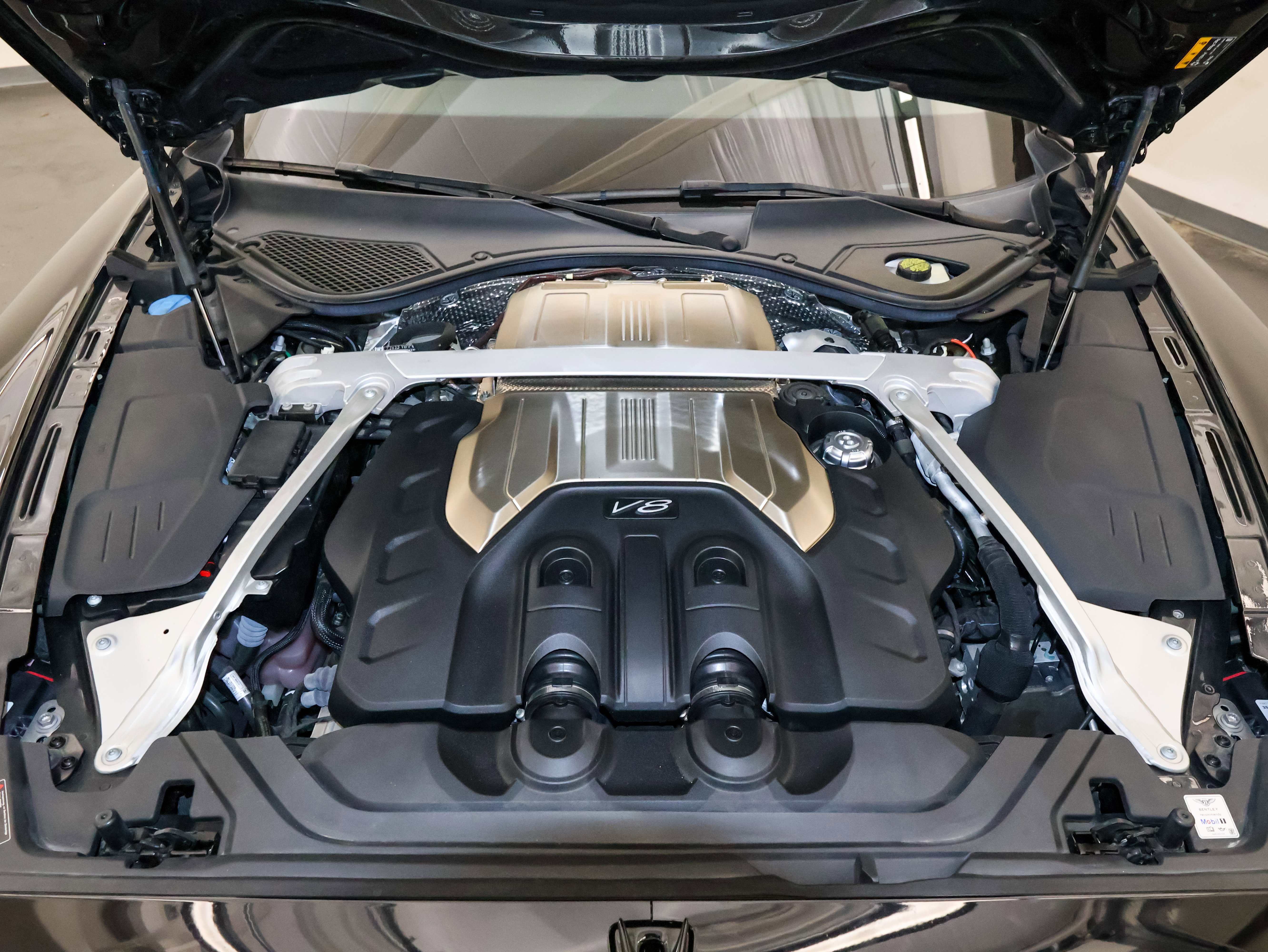 Used 2022 Bentley Flying Spur V8 image 68