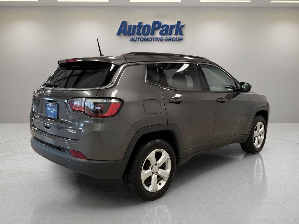 Used 2018 Jeep Compass Latitude w/ Safe & Security Group AWD/4WD image 8