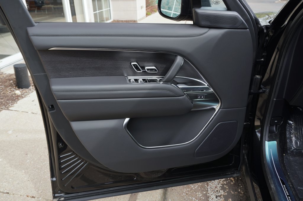 New 2026 Land Rover Range Rover Long Wheelbase SE AWD/4WD image 10