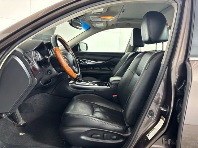 Used 2017 INFINITI Q70 3.7 RWD image 11