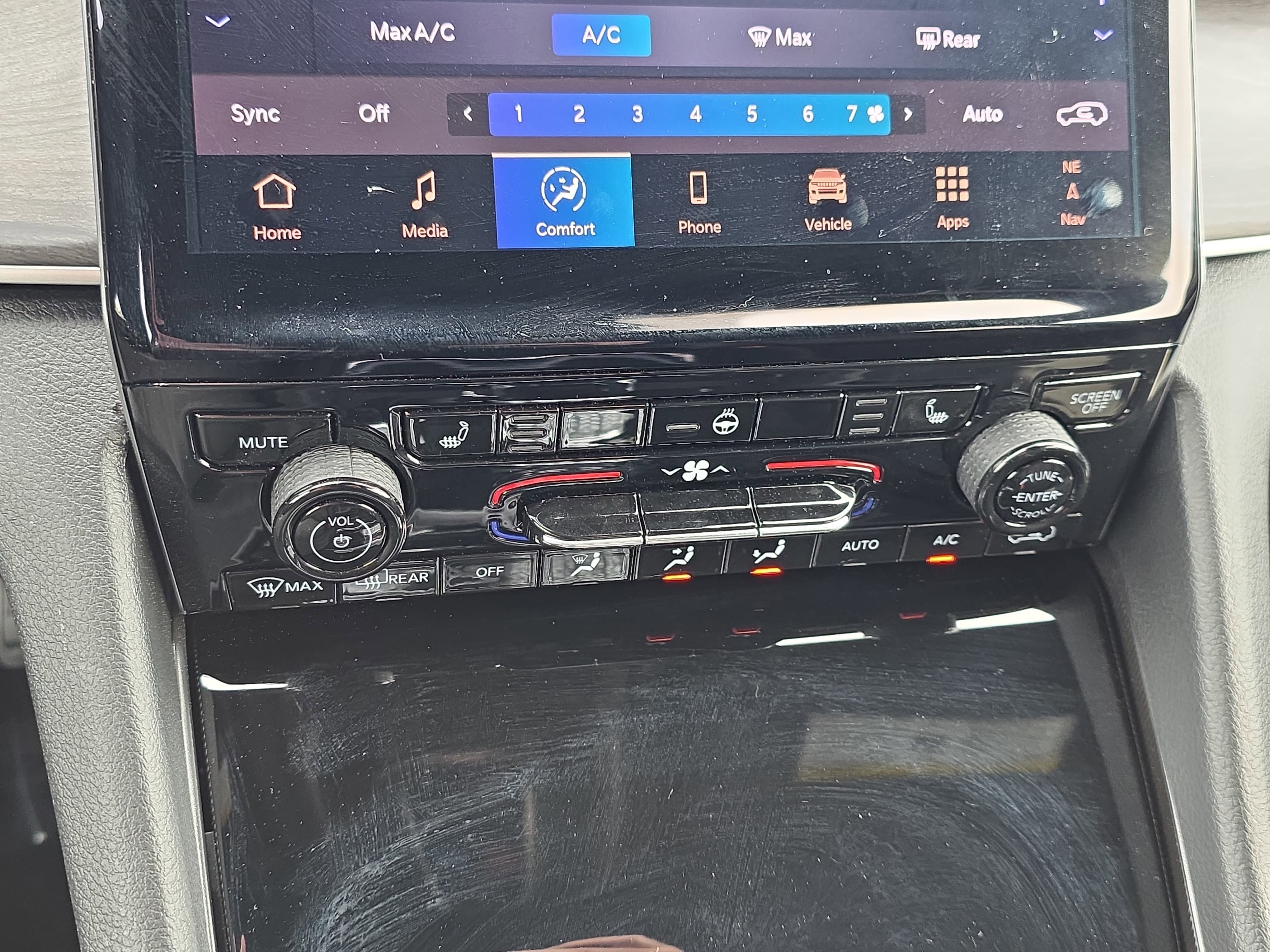 Used 2025 Jeep Grand Cherokee L Limited image 20