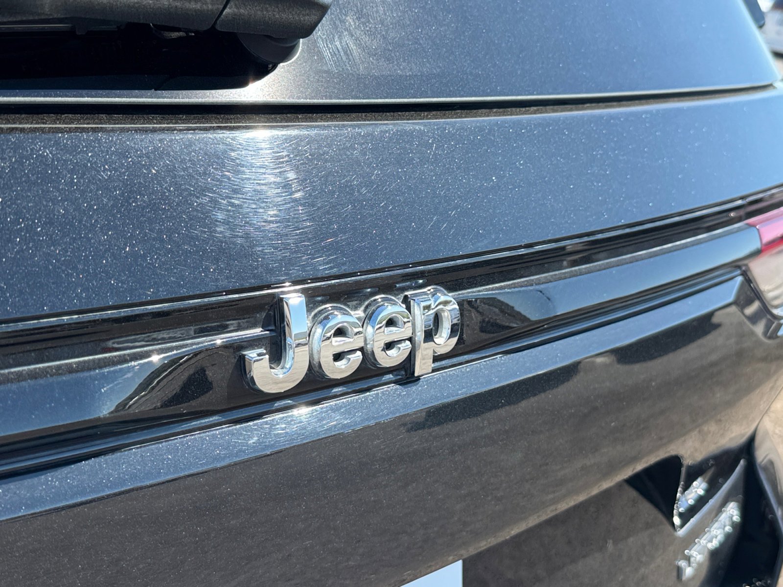 Used 2023 Jeep Grand Cherokee Laredo image 30