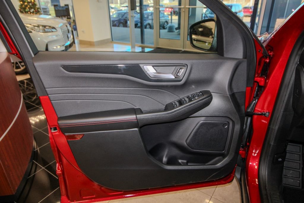 New 2026 Ford Escape ST-Line w/ Tech Pack #1 AWD/4WD image 17