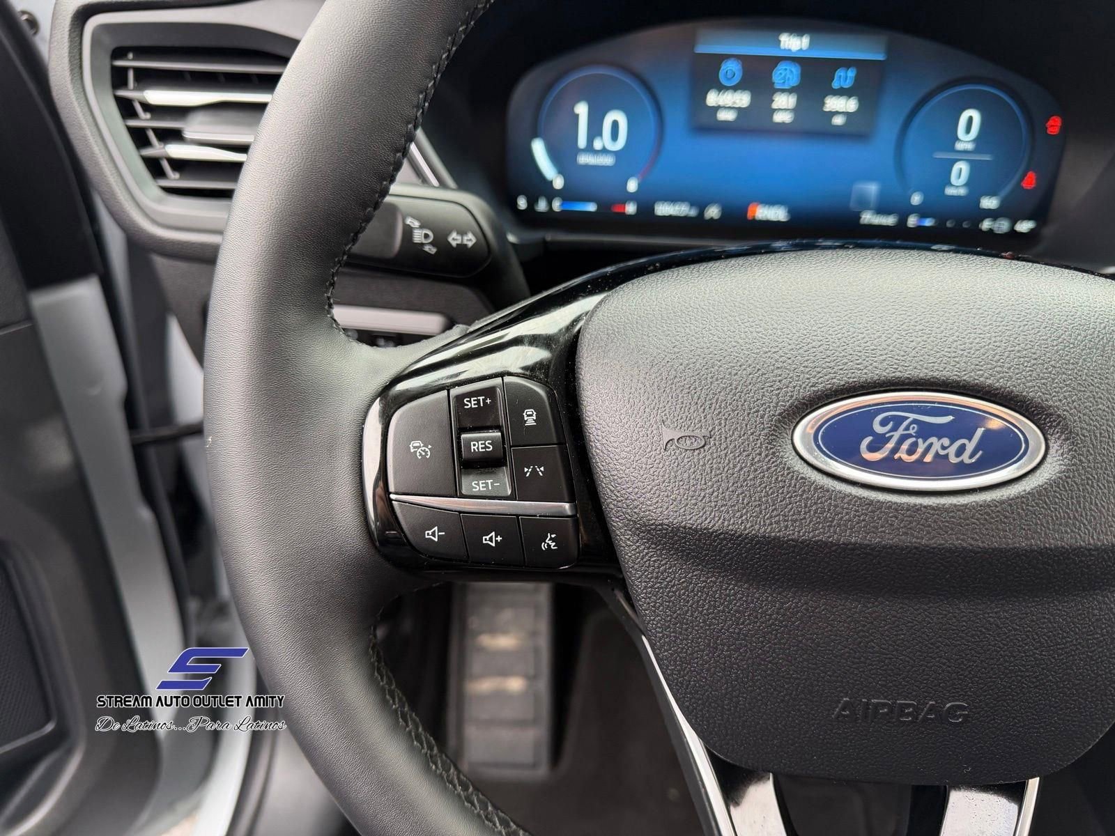 Used 2025 Ford Escape Platinum image 29