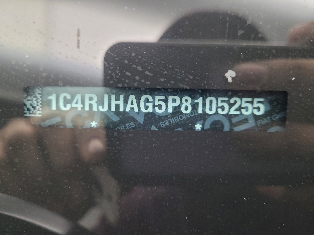 Used 2023 Jeep Grand Cherokee Laredo image 33