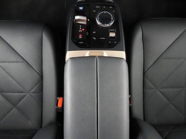 Used 2024 BMW iX xDrive50 w/ Premium Package image 28