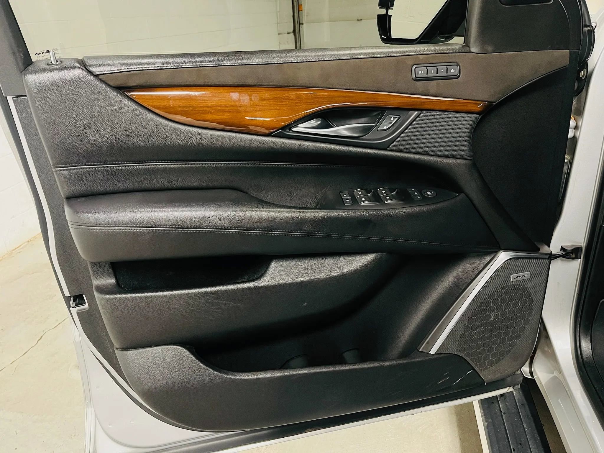 Used 2018 Cadillac Escalade Premium Luxury image 27