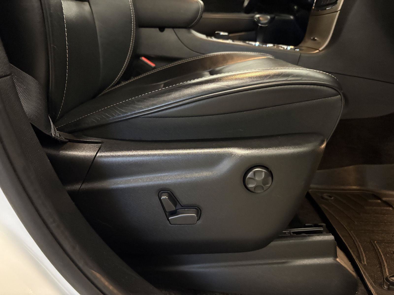 Used 2015 Jeep Grand Cherokee Overland AWD/4WD image 56