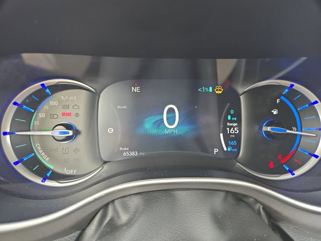 Used 2023 Chrysler Pacifica Touring-L image 16