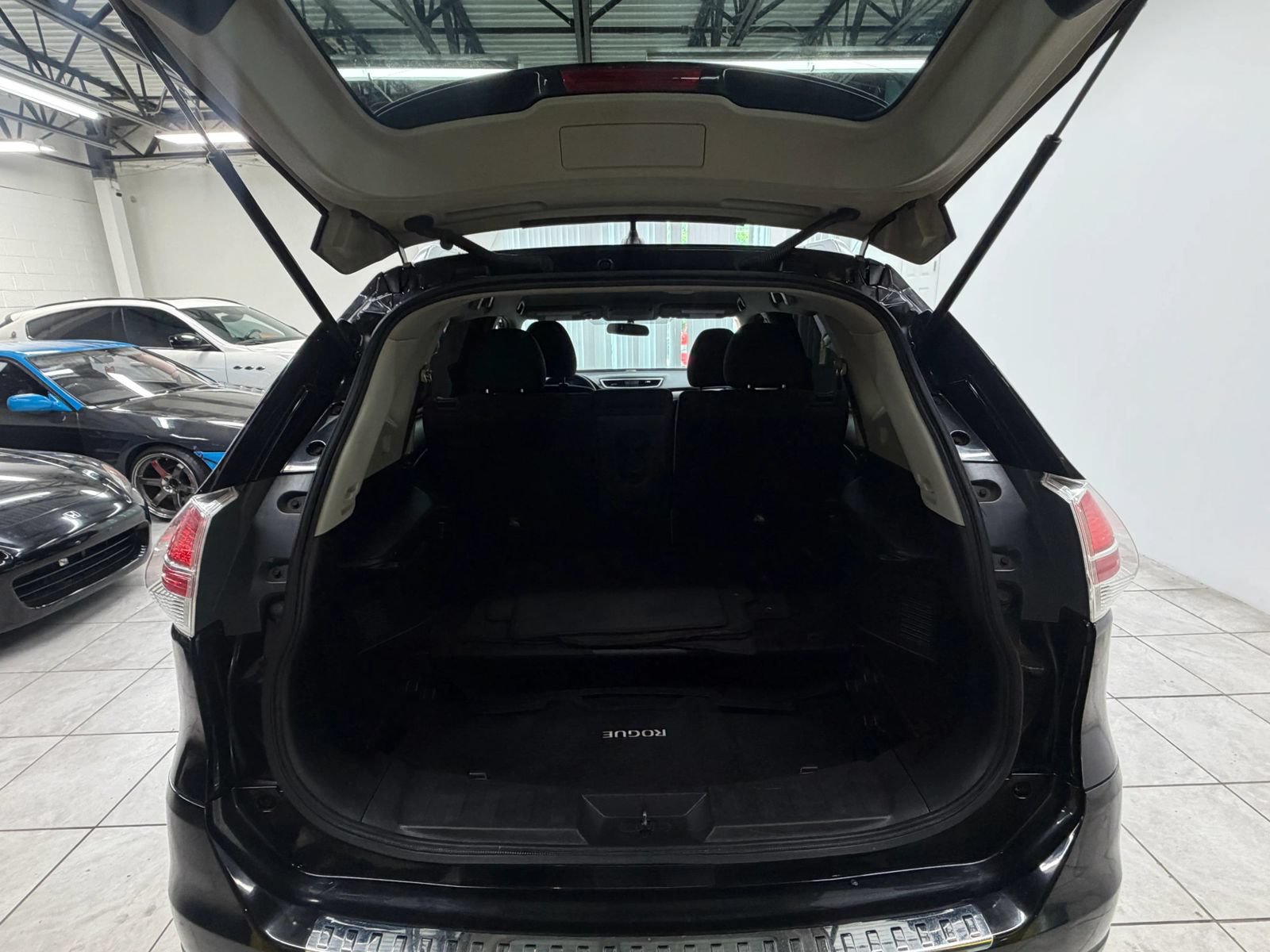 Used 2016 Nissan Rogue SV AWD/4WD image 17