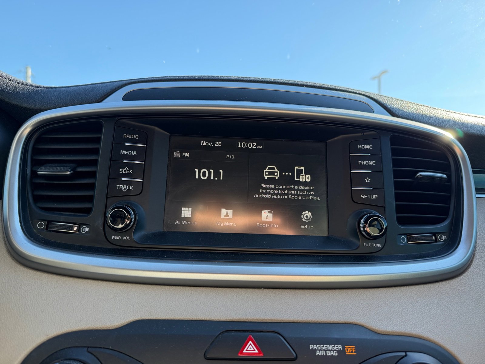 Used 2020 Kia Sorento LX image 12