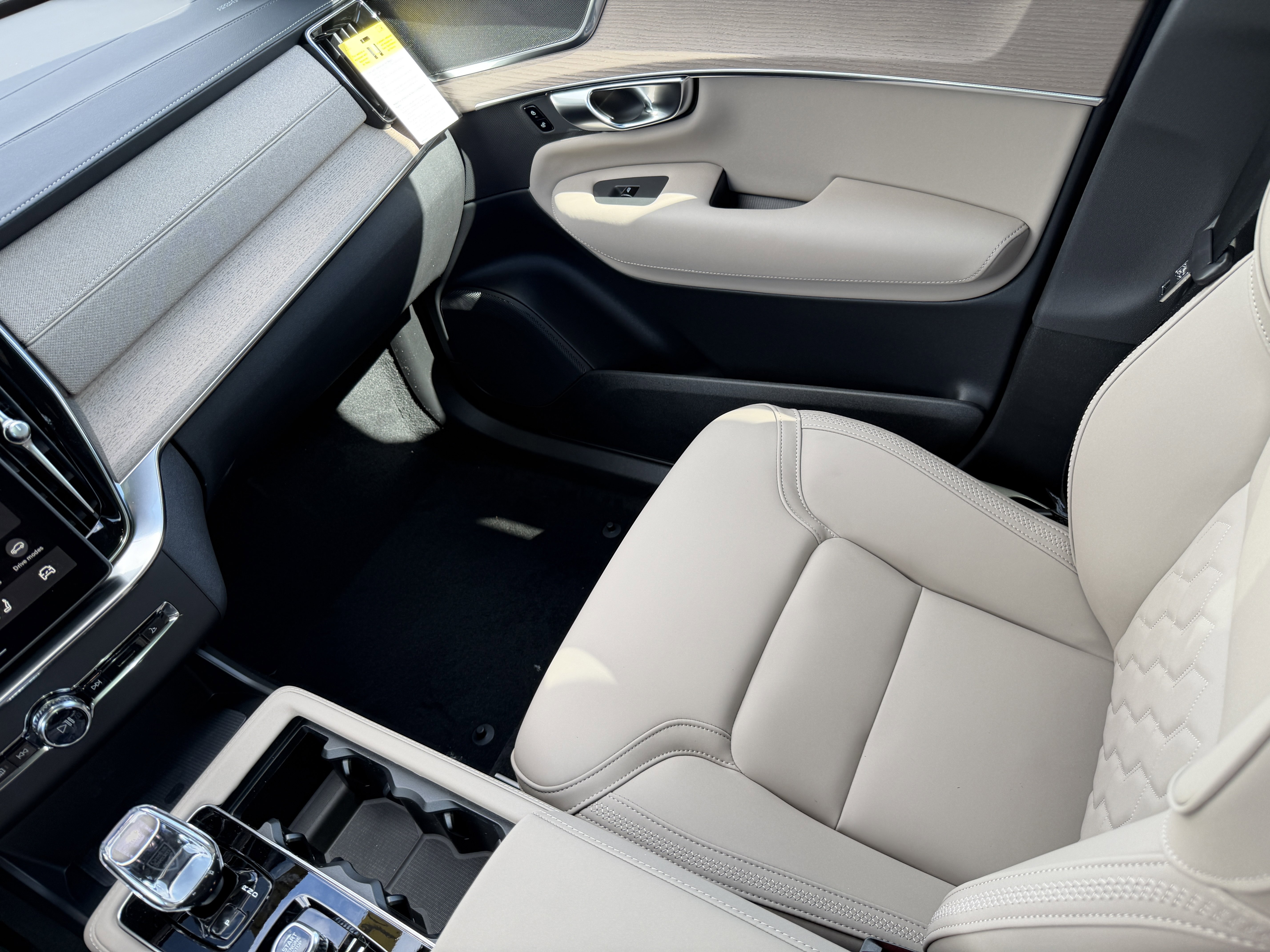 New 2026 Volvo XC90 B5 Core w/ Protection Package image 15