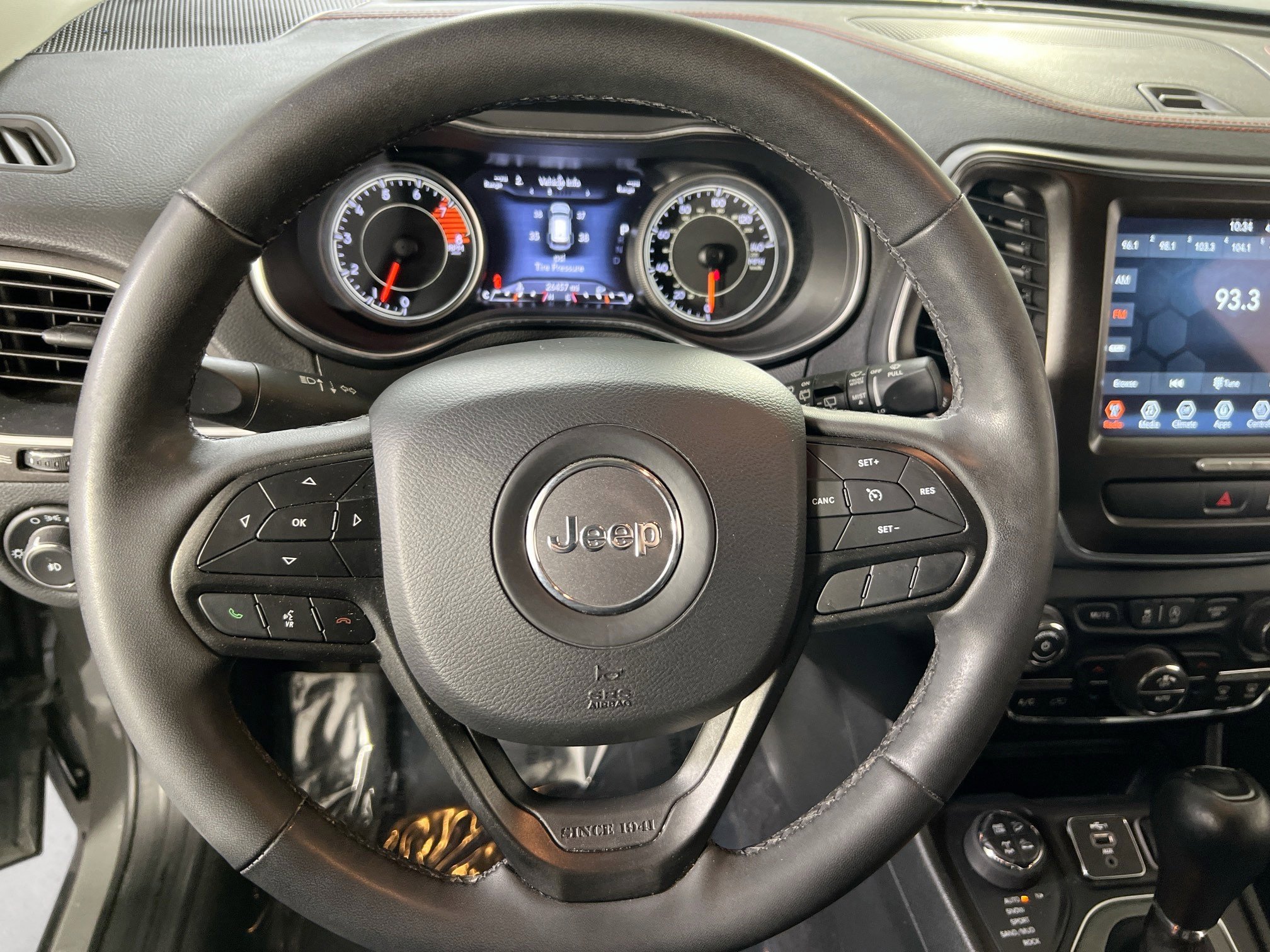 Used 2022 Jeep Cherokee Trailhawk image 11