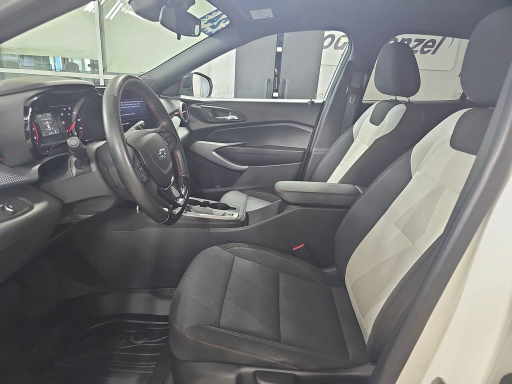 Certified 2024 Chevrolet Trax RS w/ Driver Confidence Package FWD image 18