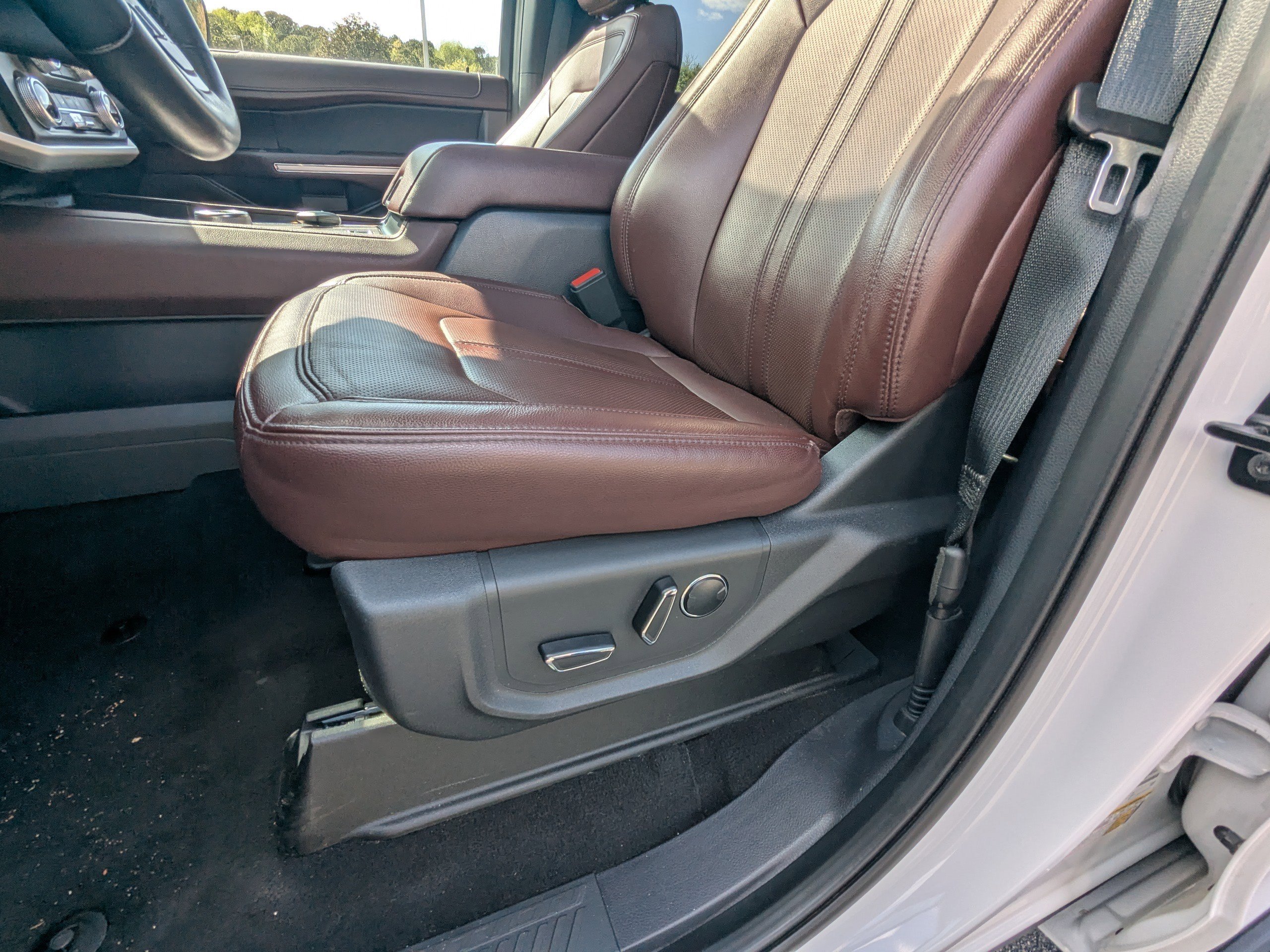 Used 2024 Ford Expedition Limited image 20