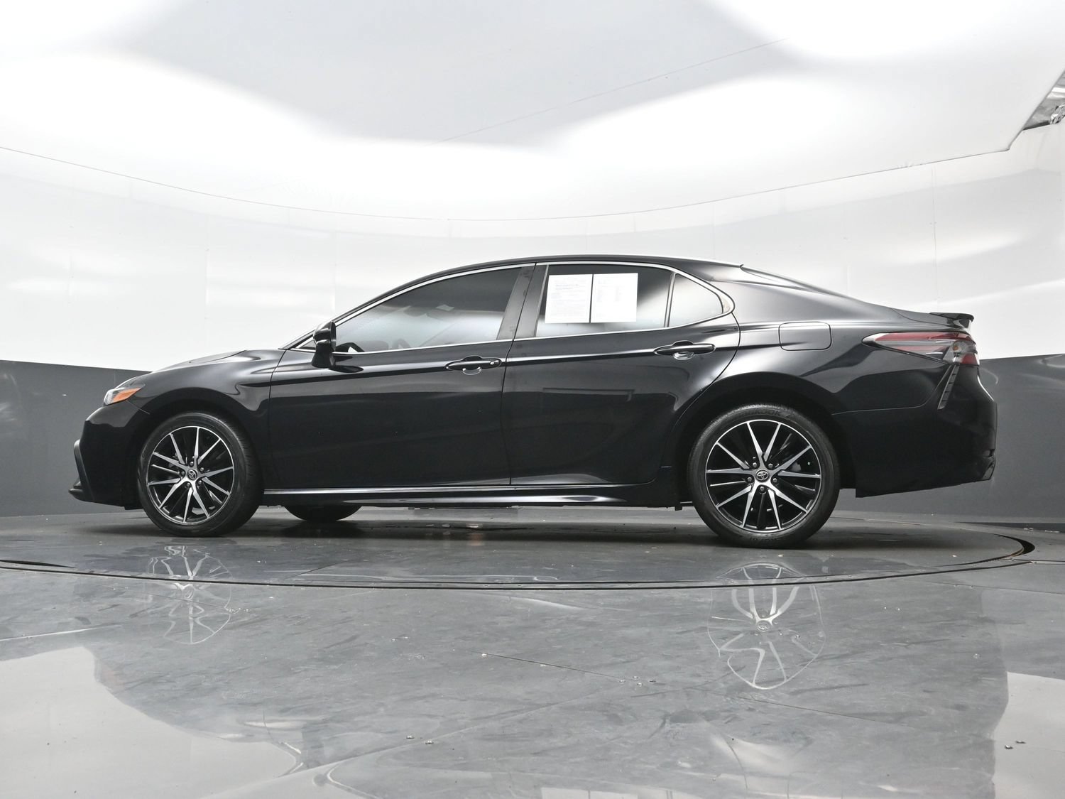 Used 2024 Toyota Camry SE FWD image 29