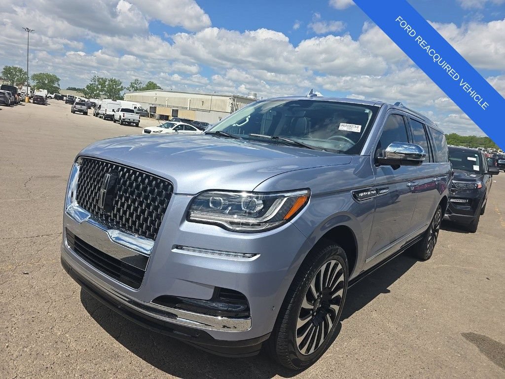Used 2024 Lincoln Navigator L Black Label AWD/4WD image 2