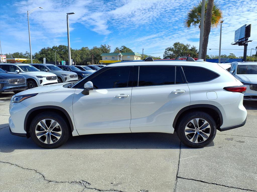 Used 2020 Toyota Highlander XLE image 4