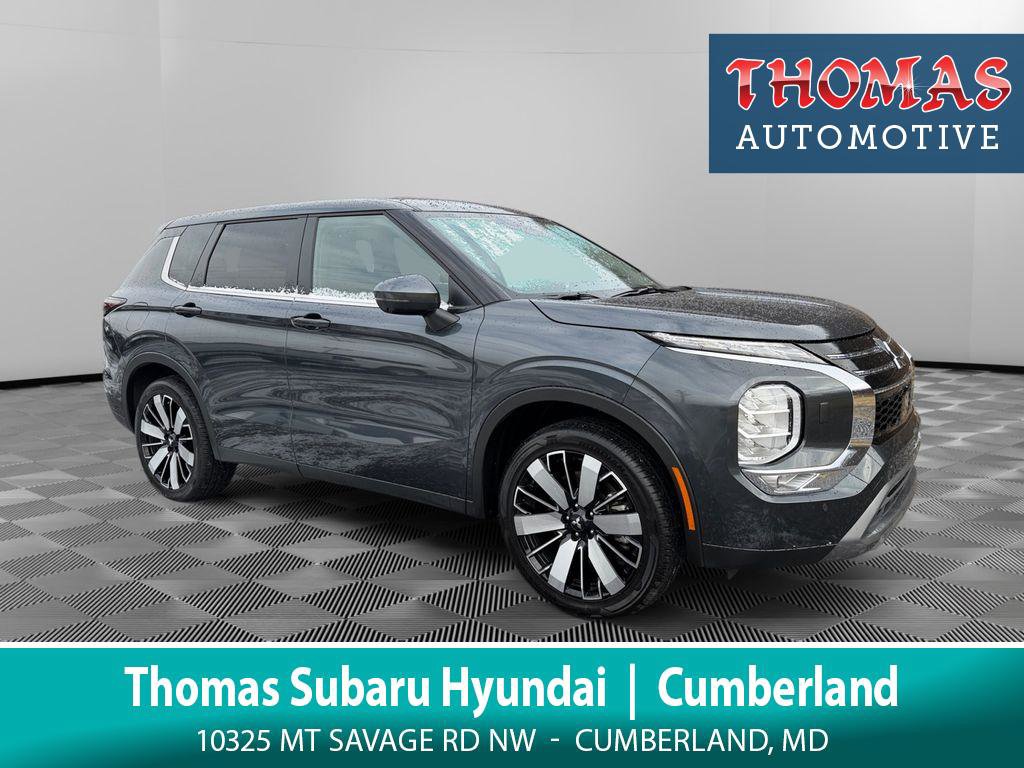 Used 2025 Mitsubishi Outlander SE image 1