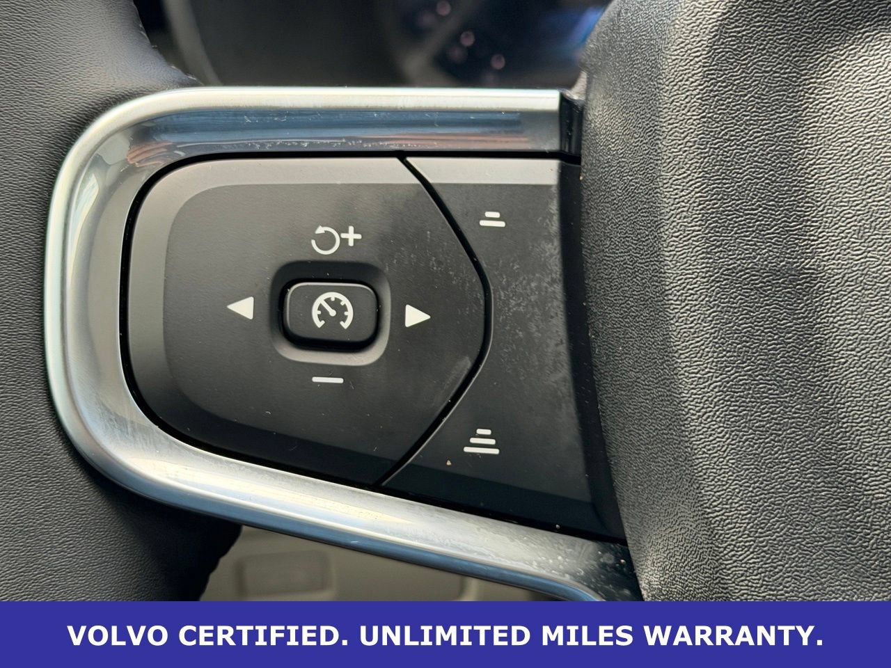 Certified 2025 Volvo XC40 B5 Ultra AWD/4WD image 19